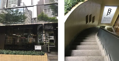 こちらの看板が目印です。階段で地下にお進みください。