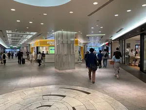 道が2手に分かれます。右斜め前にお進みください。